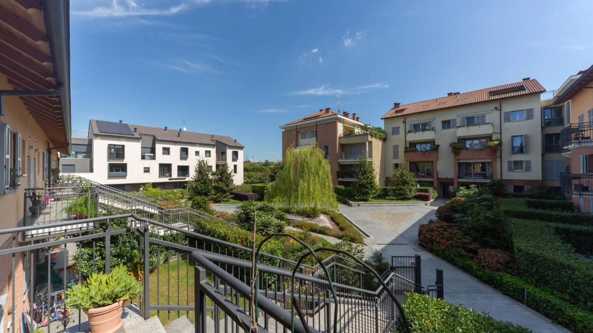 Spacious & Stylish 1-Bedroom Apartment With Terrace Milan