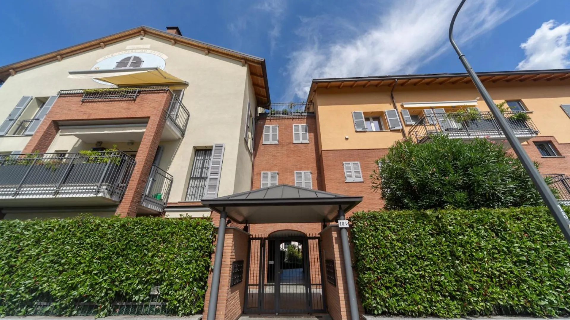 Spacious & Stylish 1-Bedroom Apartment With Terrace Milan