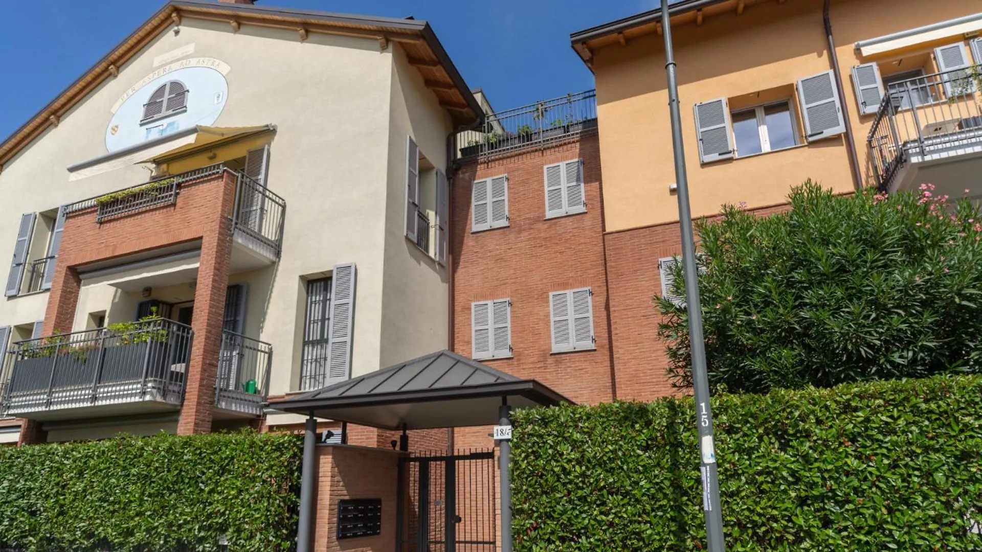 Spacious & Stylish 1-Bedroom Apartment With Terrace Milan 0*,