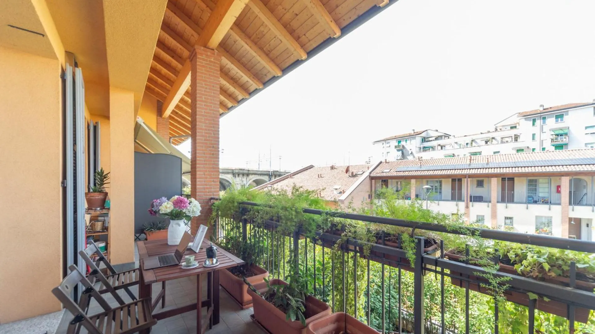 Spacious & Stylish 1-Bedroom Apartment With Terrace Milan
