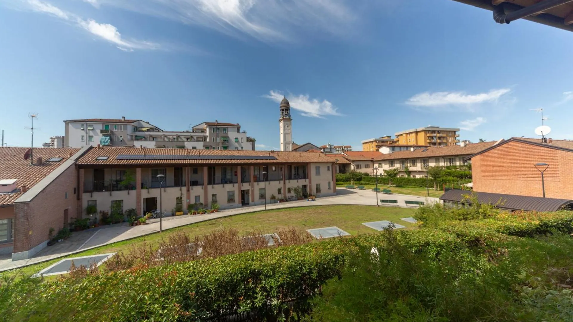 Spacious & Stylish 1-Bedroom Apartment With Terrace Milan