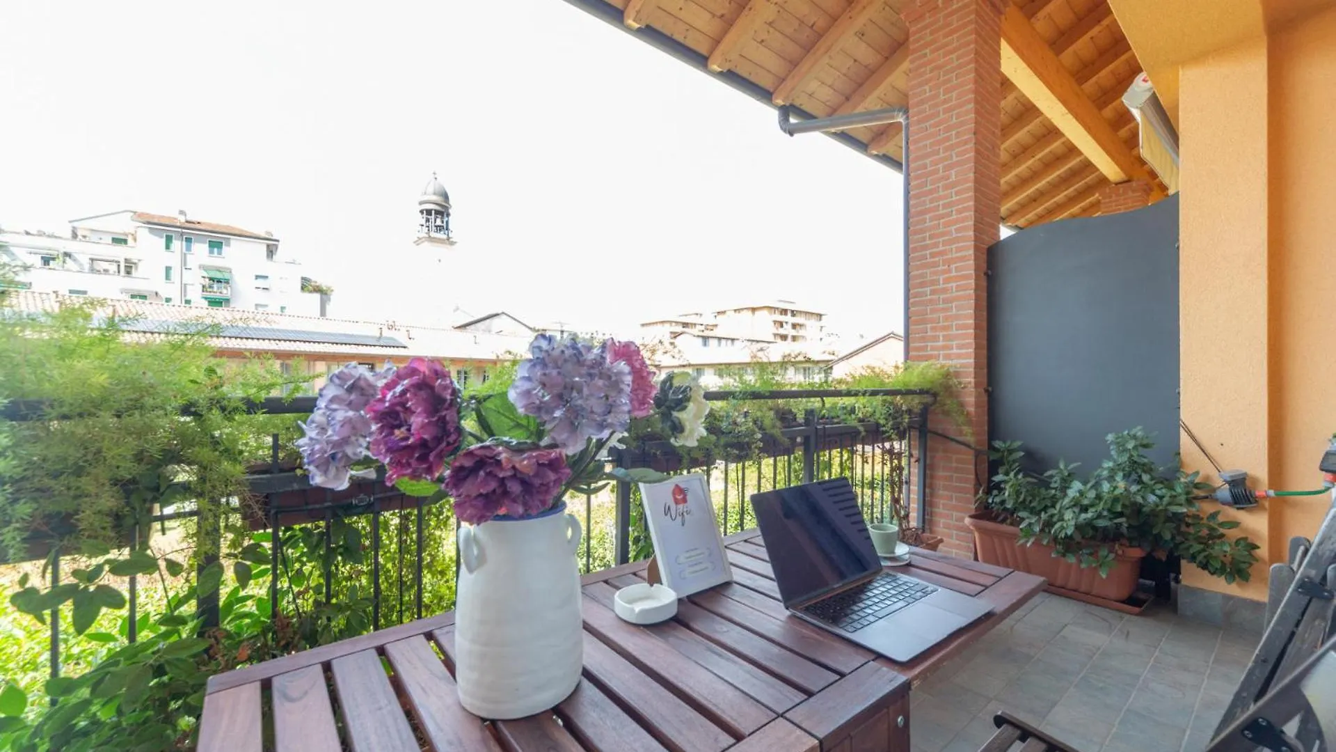 Spacious & Stylish 1-Bedroom Apartment With Terrace Milan Italy