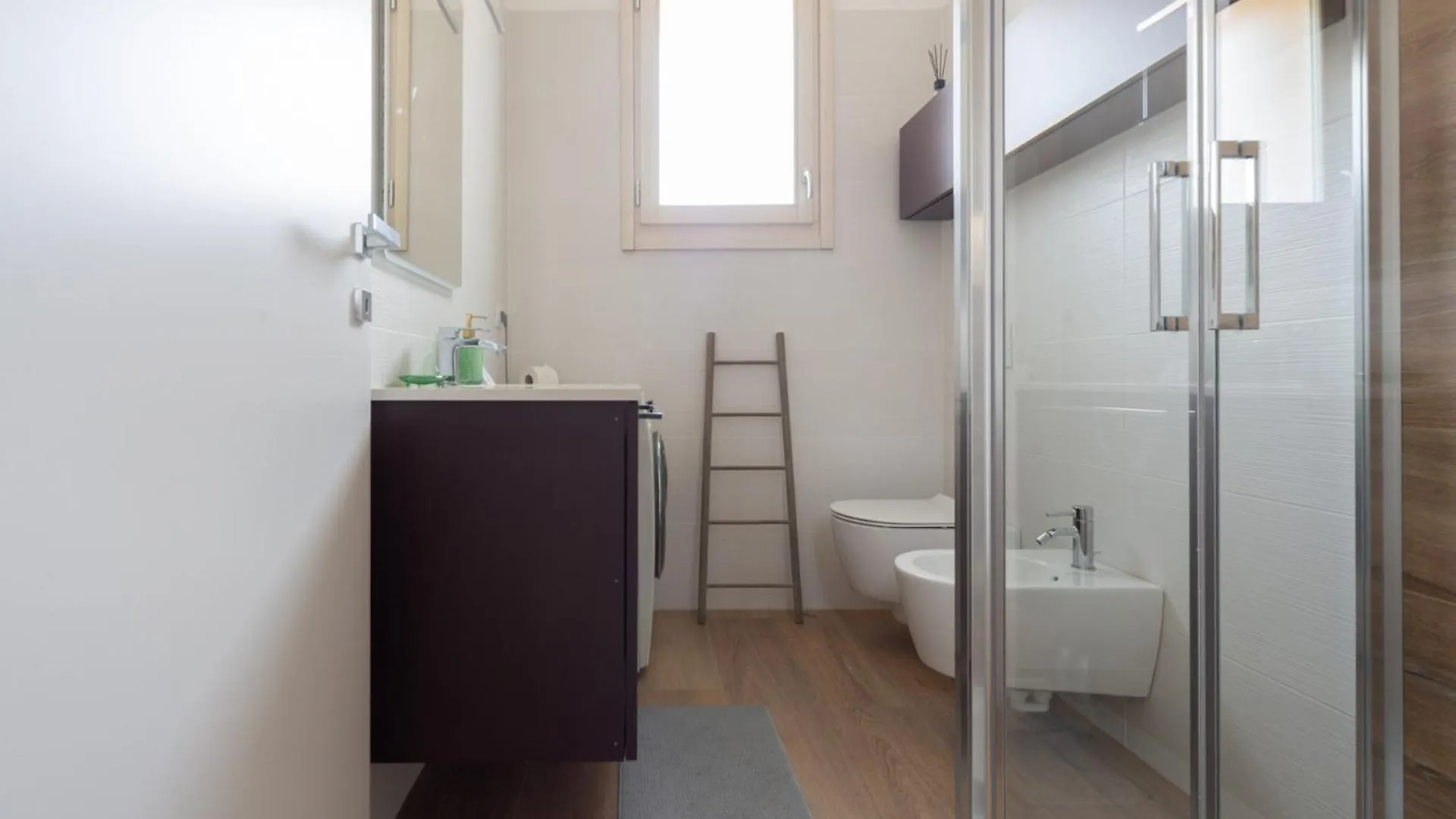Spacious & Stylish 1-Bedroom Apartment With Terrace Milan Italy
