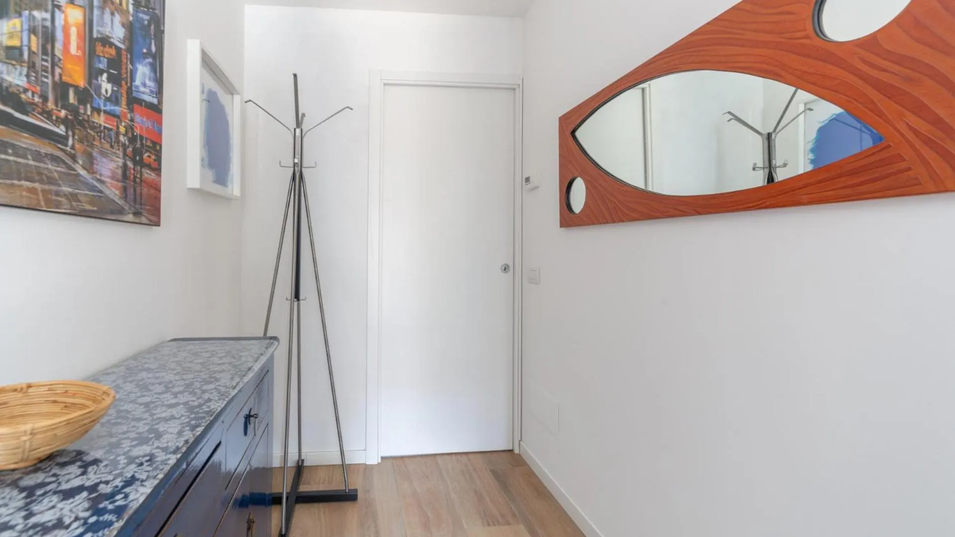 Spacious & Stylish 1-Bedroom Apartment With Terrace Milan