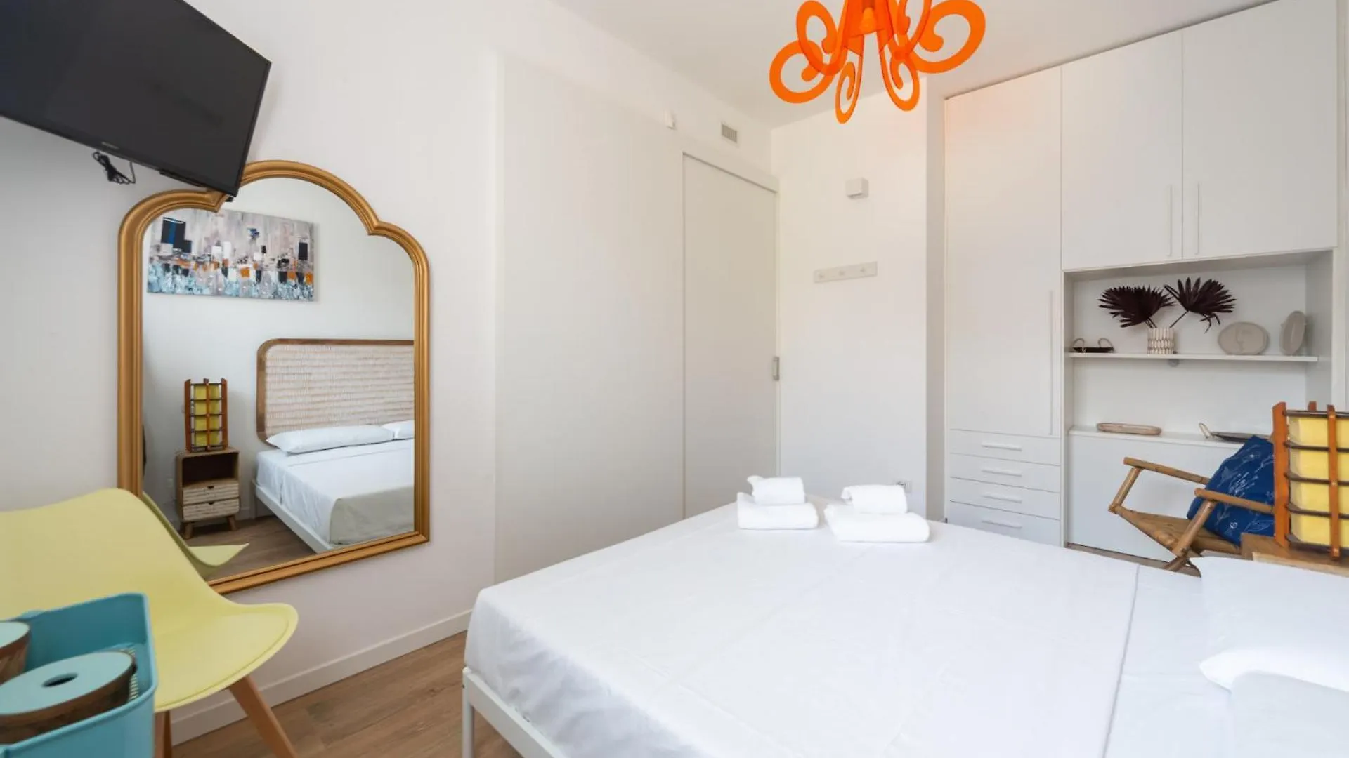 Spacious & Stylish 1-Bedroom Apartment With Terrace Milan