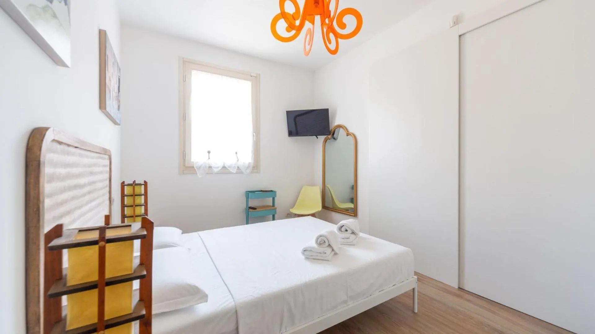 Spacious & Stylish 1-Bedroom Apartment With Terrace Milan