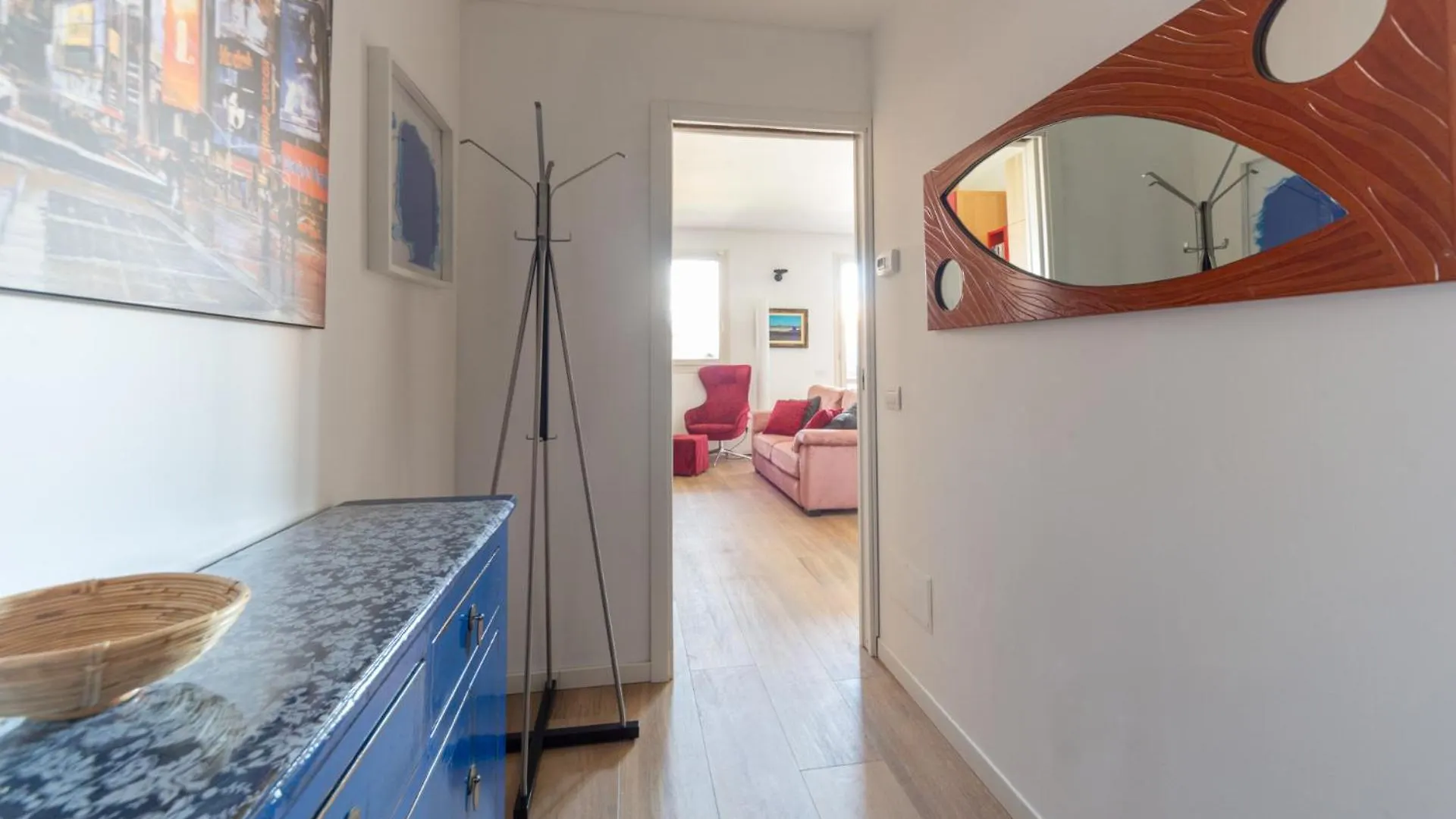 Spacious & Stylish 1-Bedroom Apartment With Terrace Milan