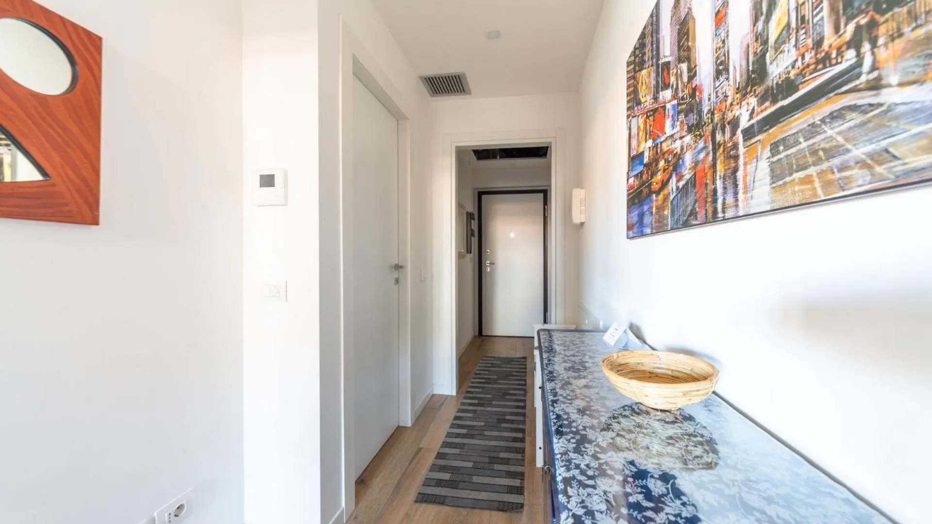 Spacious & Stylish 1-Bedroom Apartment With Terrace Milan 0*,