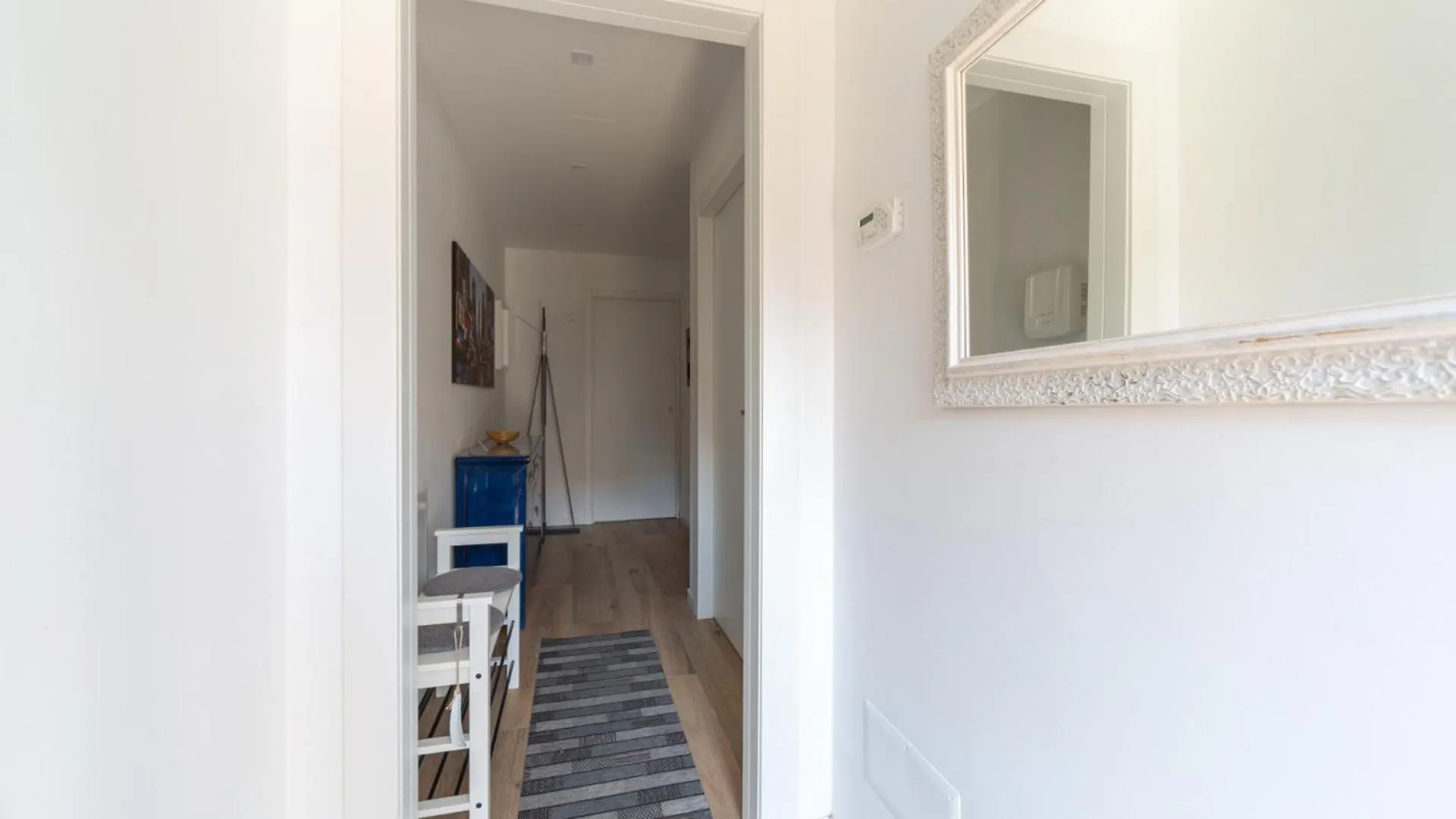Spacious & Stylish 1-Bedroom Apartment With Terrace Milan Italy