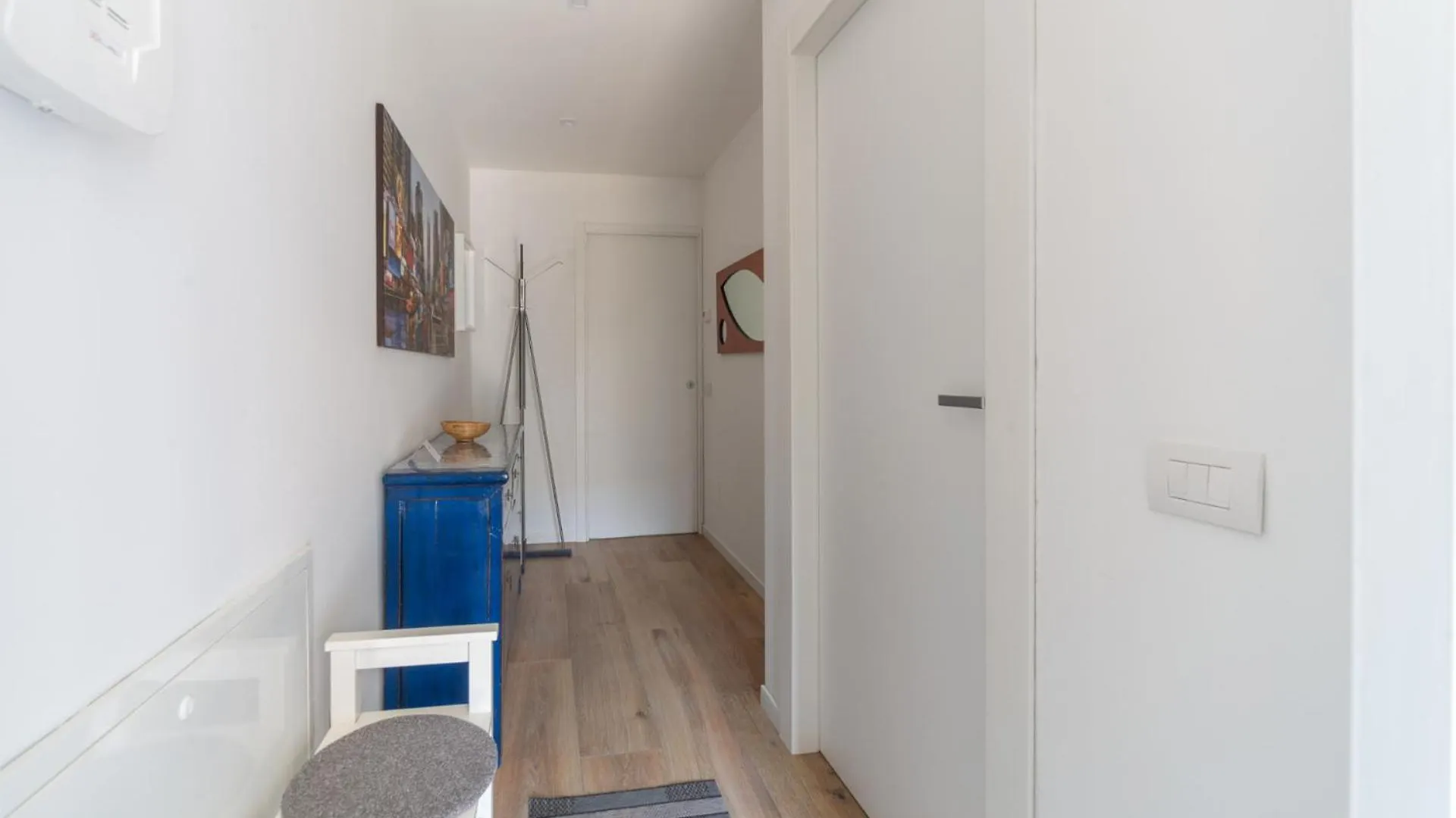 Spacious & Stylish 1-Bedroom Apartment With Terrace Milan