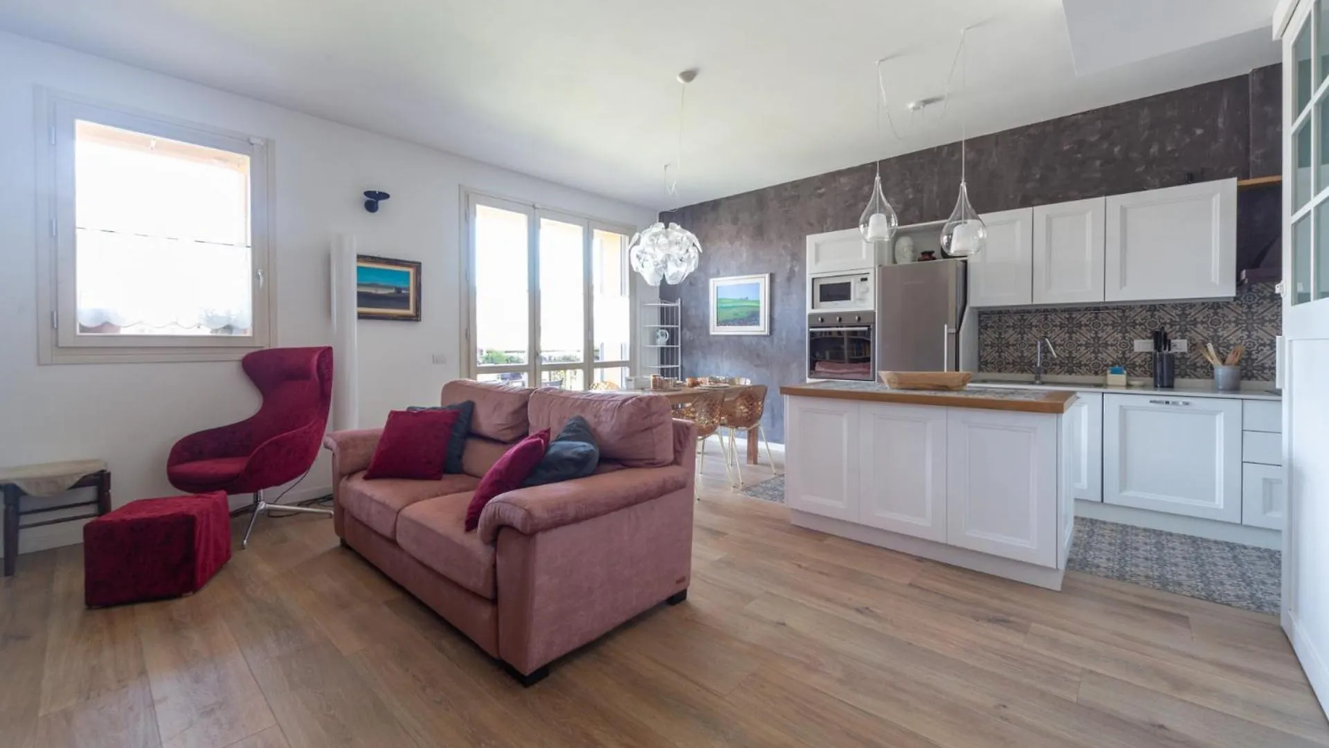 Spacious & Stylish 1-Bedroom Apartment With Terrace Milan