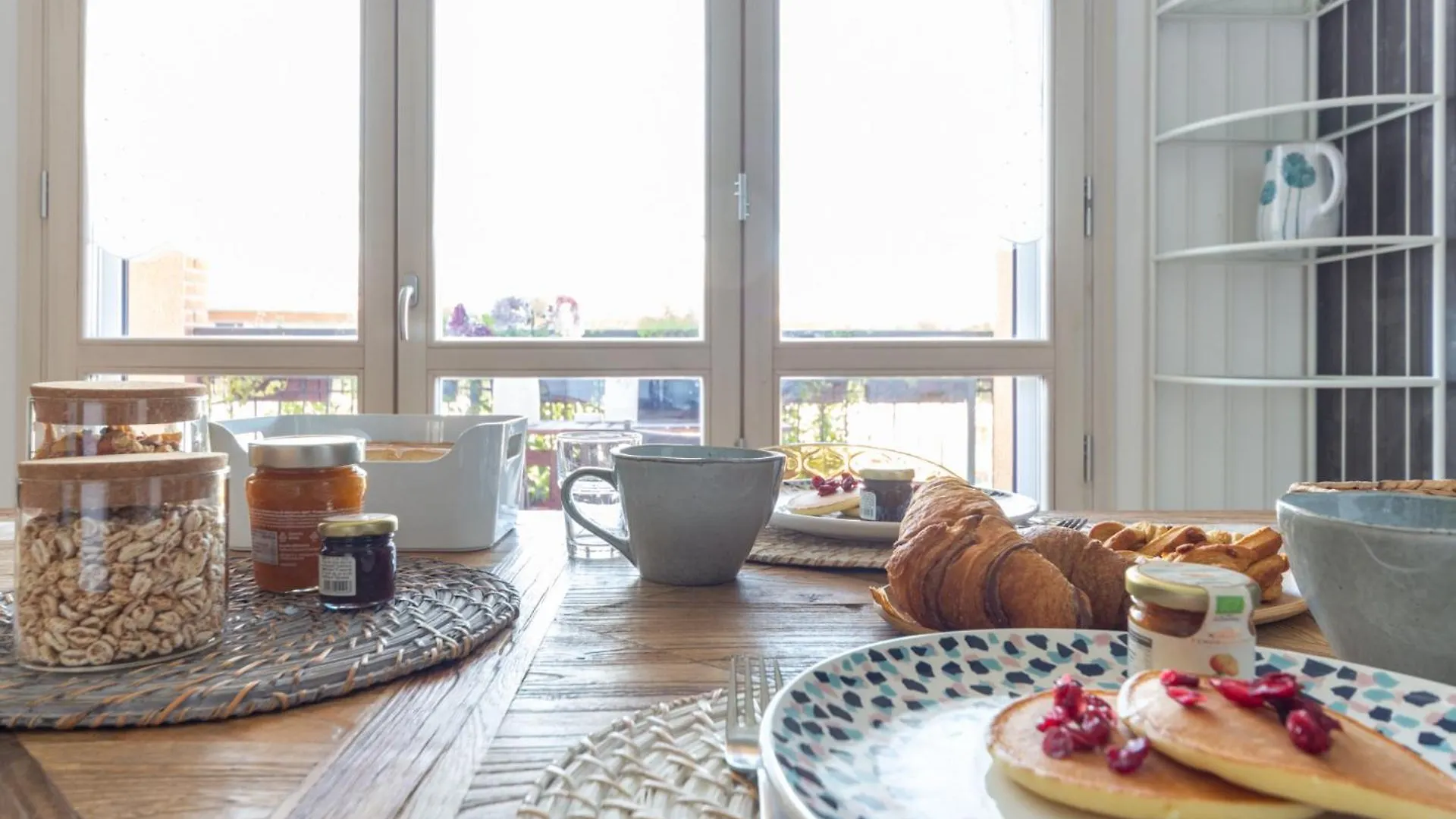Spacious & Stylish 1-Bedroom Apartment With Terrace Milan