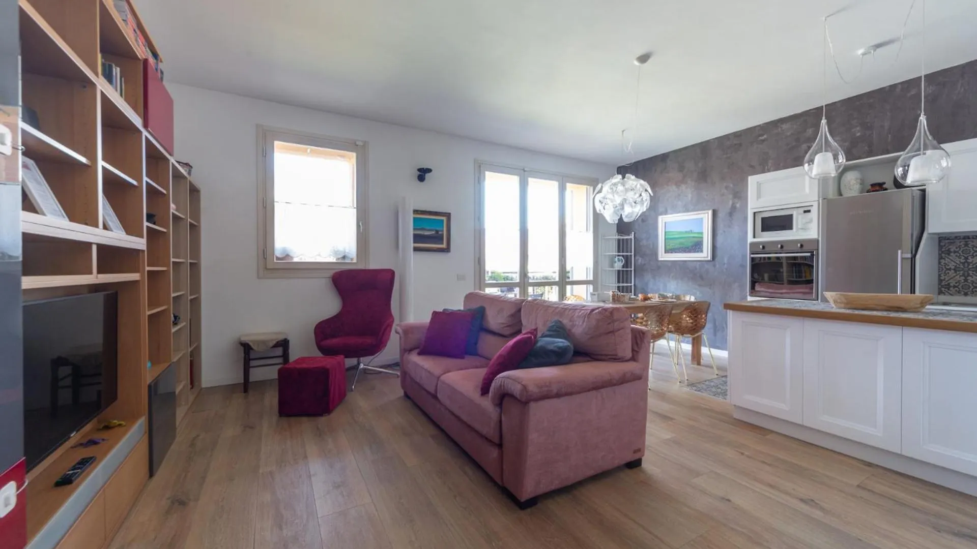 Spacious & Stylish 1-Bedroom Apartment With Terrace Milan