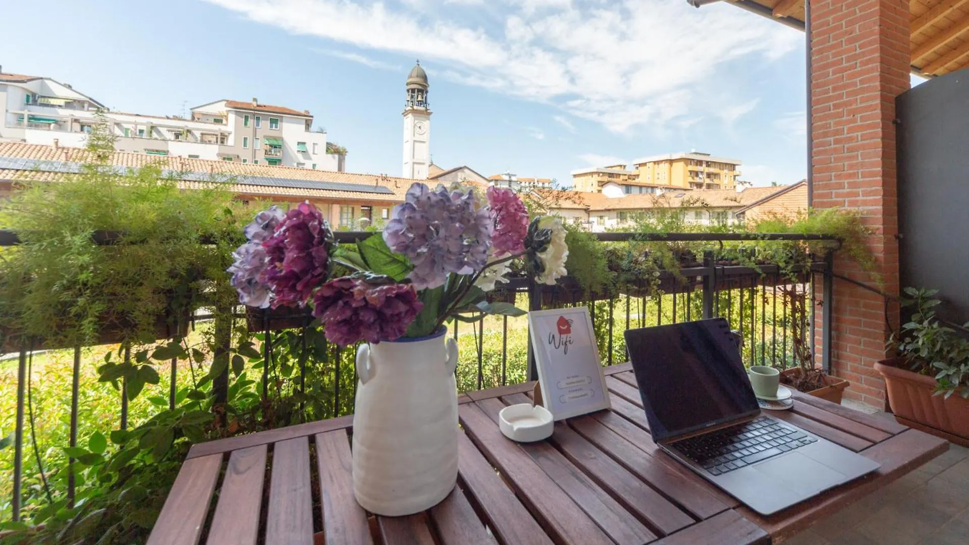 Spacious & Stylish 1-Bedroom Apartment With Terrace Milan Italy