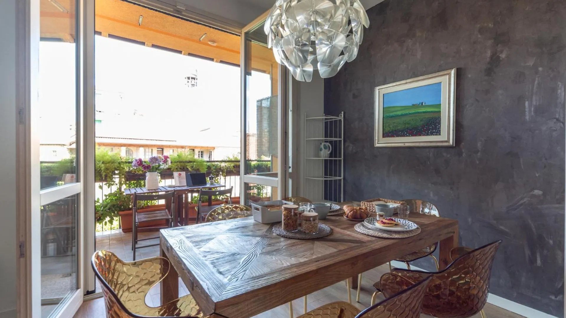 Spacious & Stylish 1-Bedroom Apartment With Terrace Milan