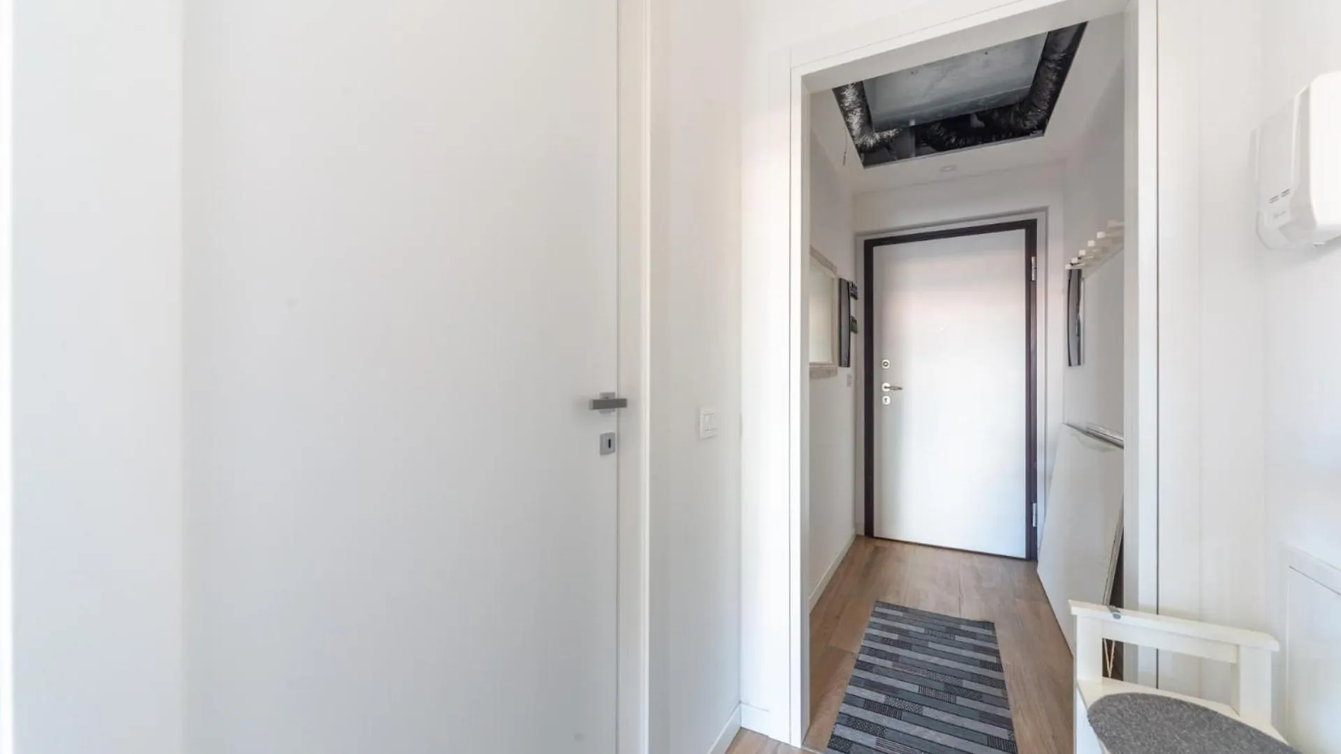 Spacious & Stylish 1-Bedroom Apartment With Terrace Milan